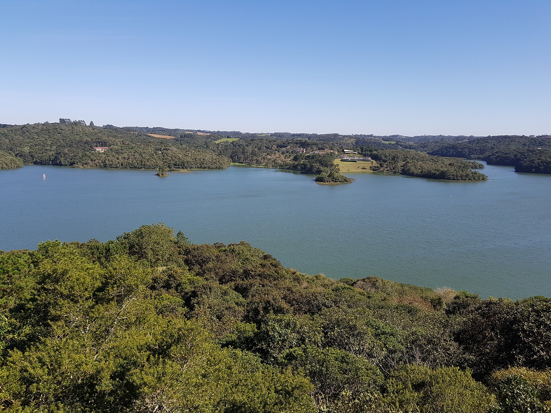 Imagem de referência de Área de Proteção Ambiental do Passauna, descrito nos dados abertos como área de Proteção Ambiental do Passauna de nível Estadual, localizado (a) em Almirante Tamandaré (PR), Araucária (PR), Campo Magro (PR), Campo Largo (PR), Curitiba (PR)