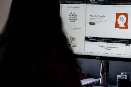 O sobrinho de Dolly Parton é acusado de ameaçar violência e querer destruir o legado da cantora