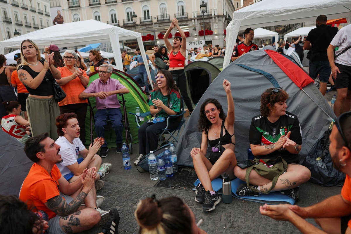 As imagens do acampamento na Puerta del Sol em Madri para protestar contra a crise habitacional