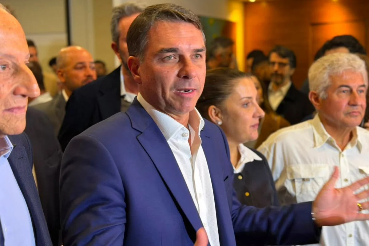 Flávio recorre ao TSE para impedir que Lula use discurso na ONU em campanha