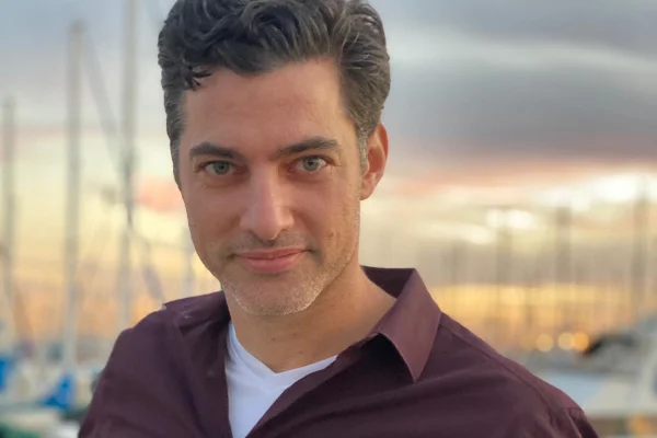 Quem era Guy Kapulnik, ator israelense que morreu em acidente de avião