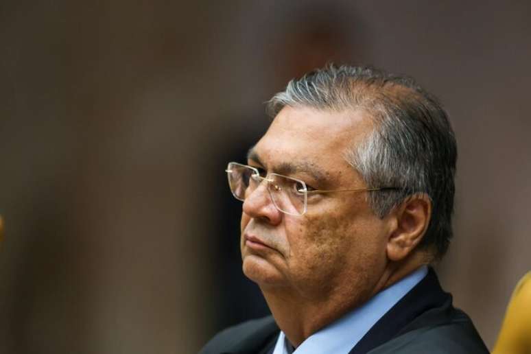 Dino derruba decisão de Mendonça que removeu posts sobre falso apoio de Flávio a tirar 'padroeira'