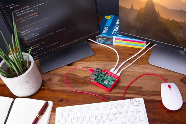 Menina ressuscita PC da Xuxa e transforma em computador com Linux