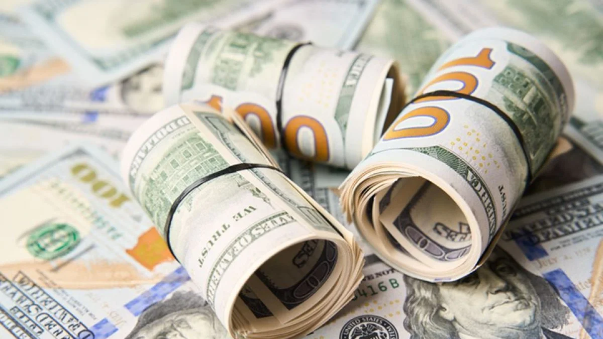 Dólar cai no pregão, mas sobe na semana com eleição, juros nos EUA e guerra