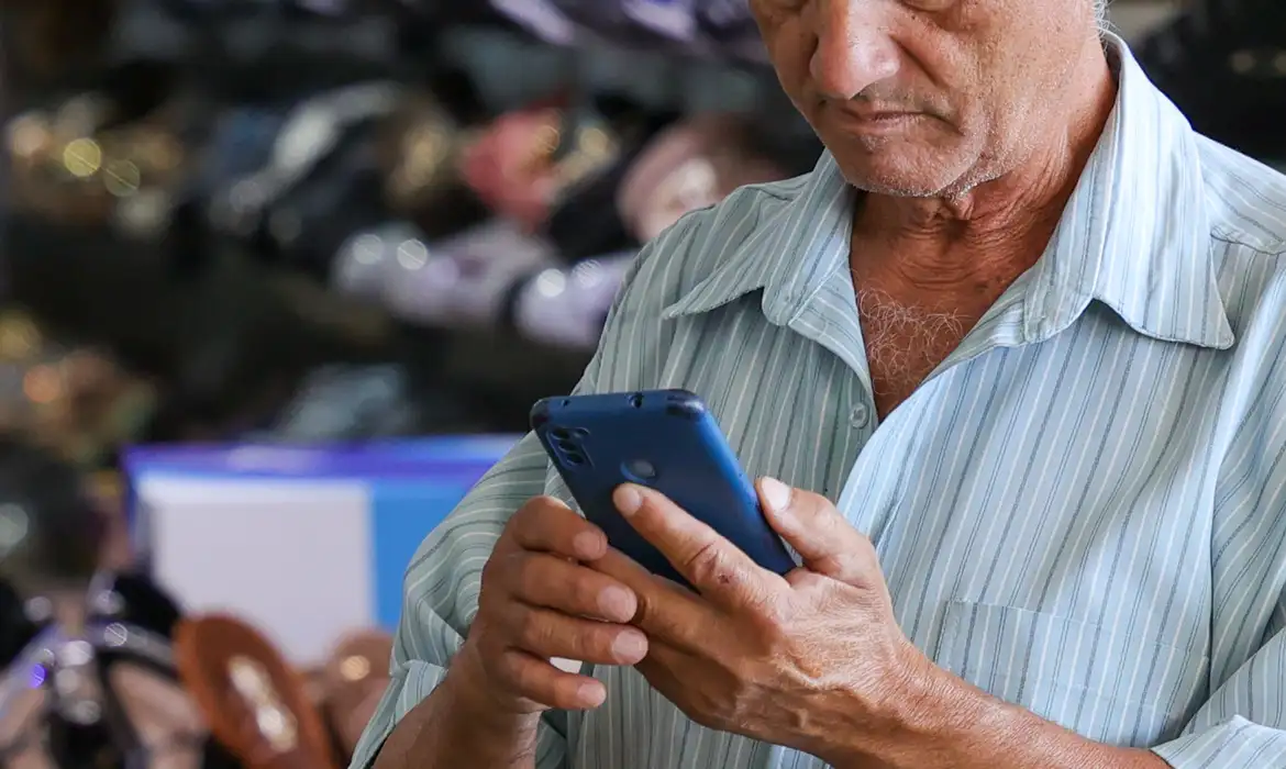 Bets e Pix: brasileiros movimentam R$ 4,7 bi por mês em apostas esportivas, aponta estudo
