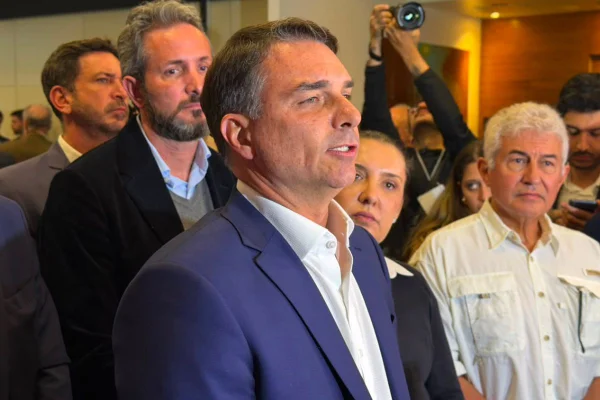 Flávio aciona TSE para apurar fake news sobre Nossa Senhora Aparecida