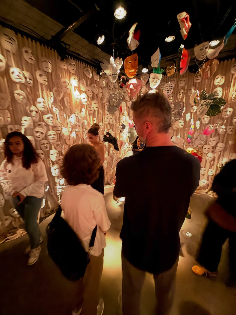 Sandy abre o jogo sobre romance discreto e os desafios de se relacionar com alguém fora do meio artístico: 'Tenho aprendido muito'