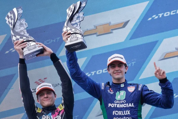 Luis Trombini celebra vitória na estreia da Endurance da Stock Light
