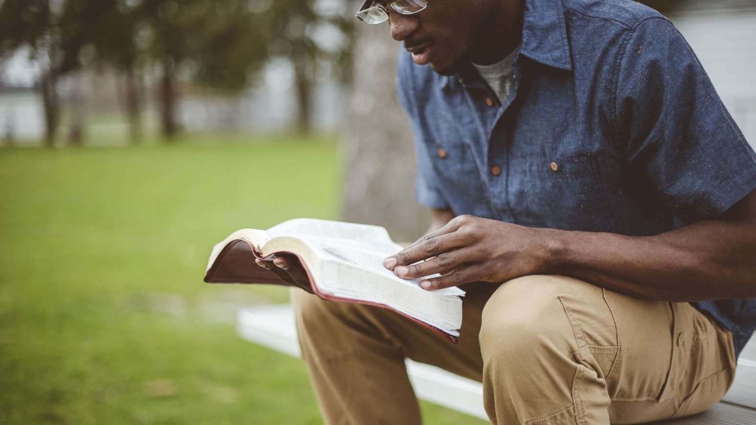 Ler um livro que você estava adiando, ou que não tinha tempo, pode ser boa atividade para o Dia do Reset