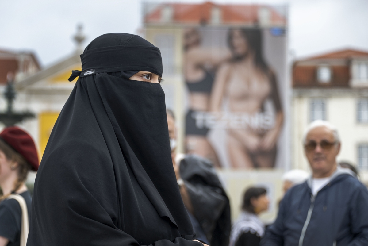 Burca é proibida em Portugal - Metrópoles
