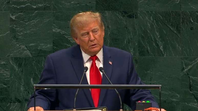 Na ONU, Trump faz discurso de autoexaltação, indica que Cuba é próximo alvo e diz que IA deveria se chamar "Super Inteligência"
