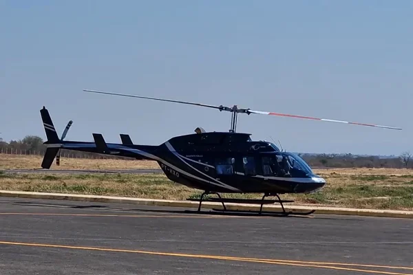Câmara freta helicóptero para deputado participar de comício com a esposa - destaque galeria