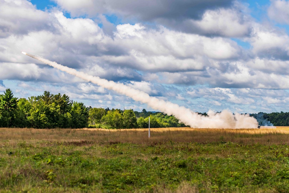 Imagem relacionada à notícia: História da Foto: 2025 Treinamento HIMARS no Fort McCoy