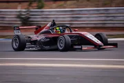 Fausto Arnaldo vence corrida 3 da Fórmula 4 e amplia liderança em Brasília