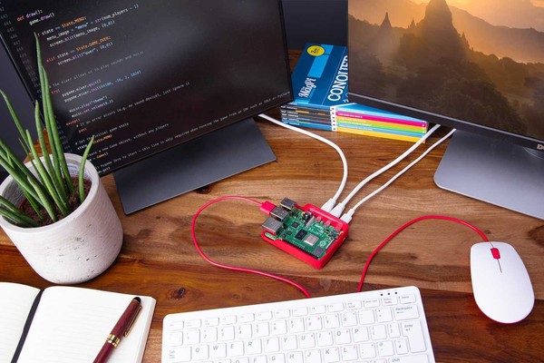 Menina ressuscita PC da Xuxa e transforma em computador com Linux