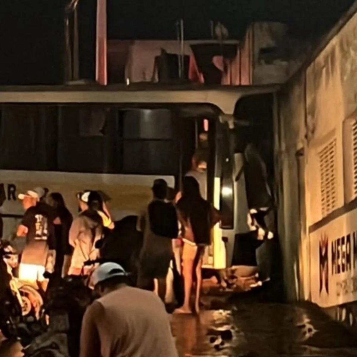 Motorista morre e estudantes ficam feridos após acidente com ônibus escolar