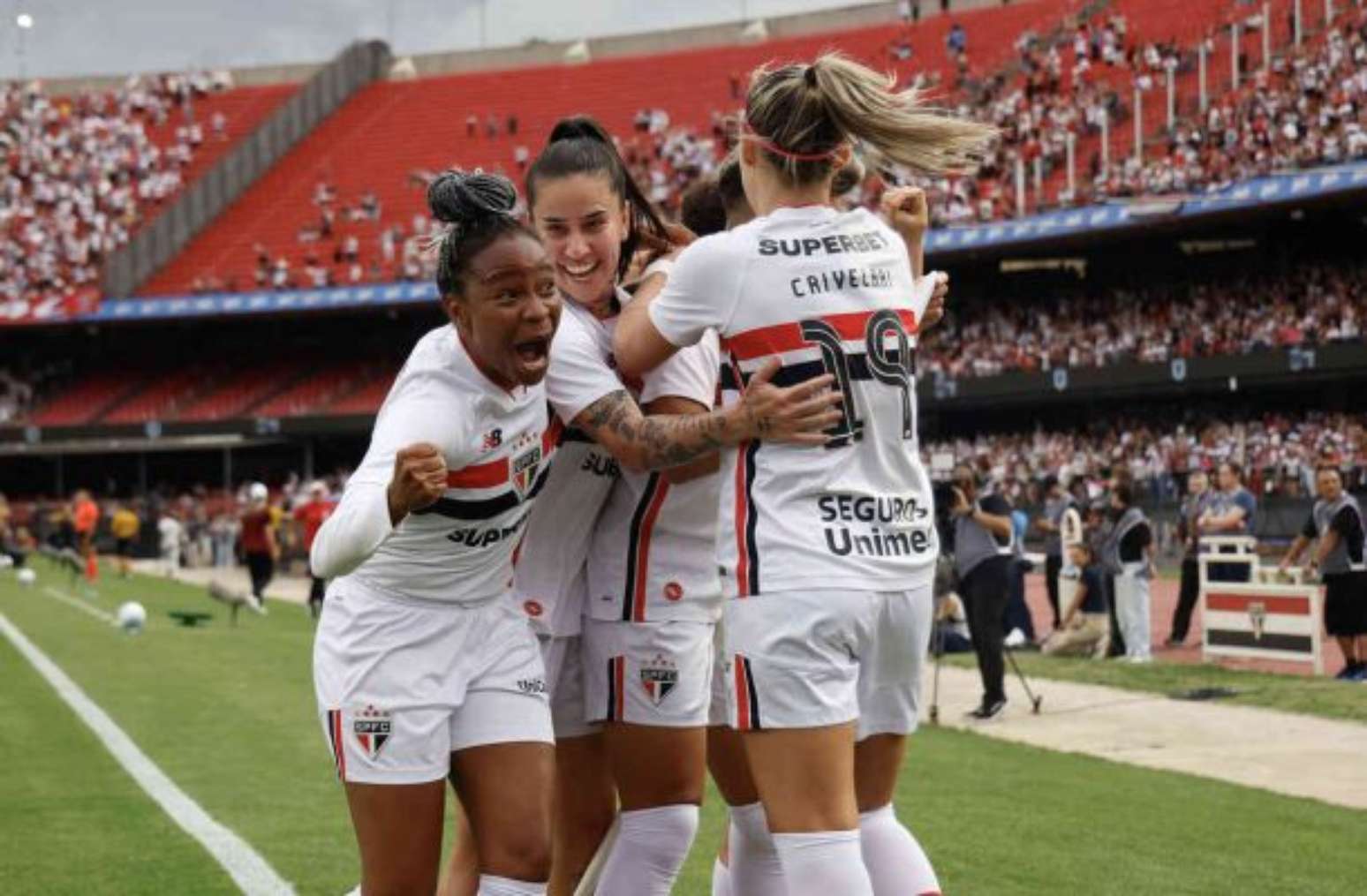 Soberanas fazem hist&oacute;ria diante de 49 mil torcedores no Morumbi &ndash;