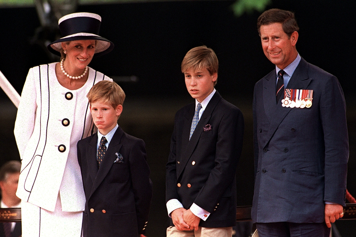 Rei Charles III tem planos de reunir William e Harry em tributo a Lady Di