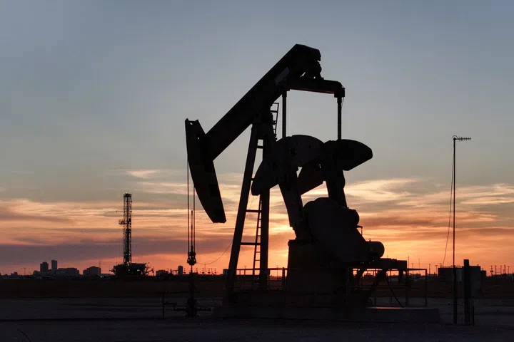 O petróleo mantém a queda enquanto os traders acompanham o resultado da eleição israelense