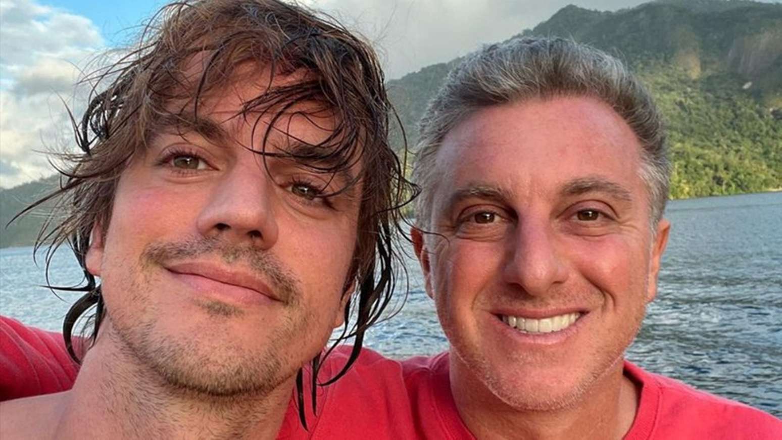 O cineasta Fernando Grostein Andrade, que se declara eleitor de Lula, com o irm&atilde;o, o apresentador Luciano Huck, visto &agrave; direita no espectro pol&iacute;tico