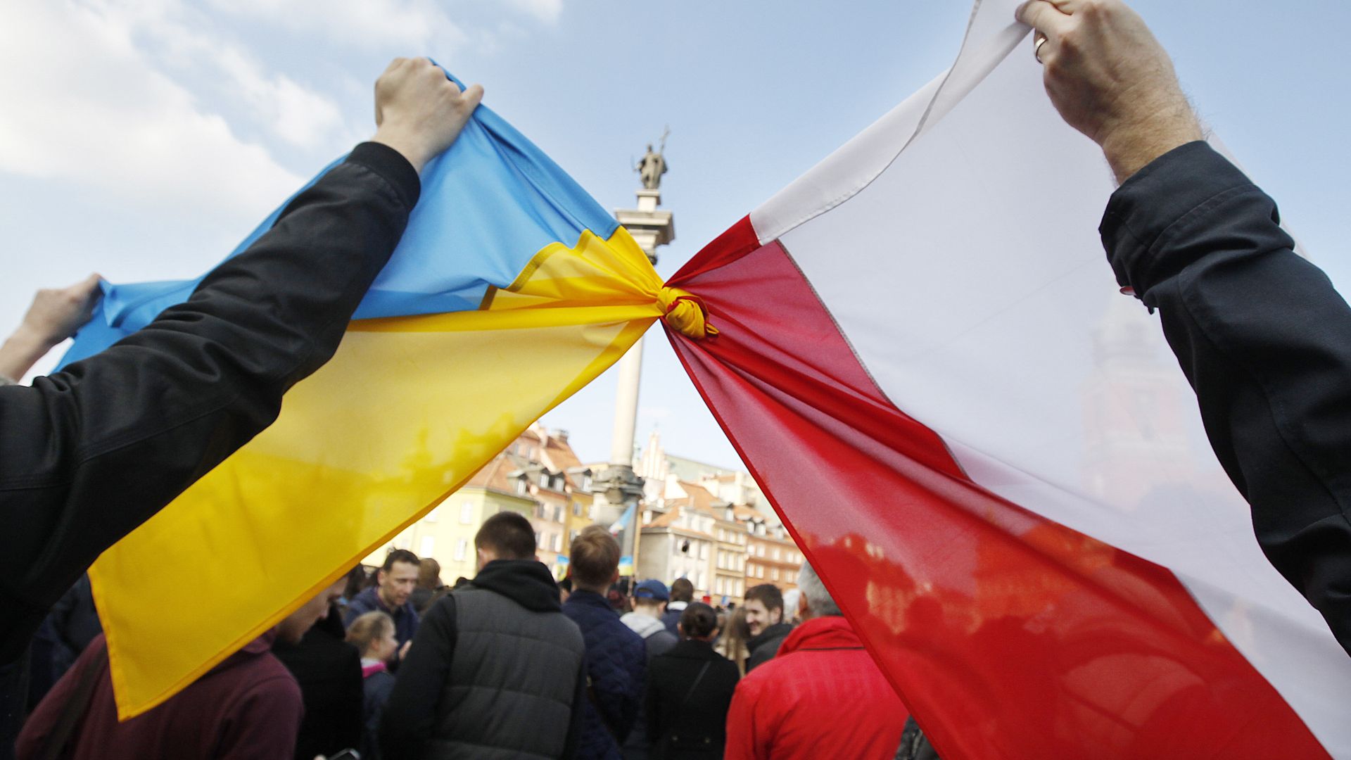 Deputados do PiS polonês exigiram esclarecimentos sobre o centro 'Azov' em Varsóvia