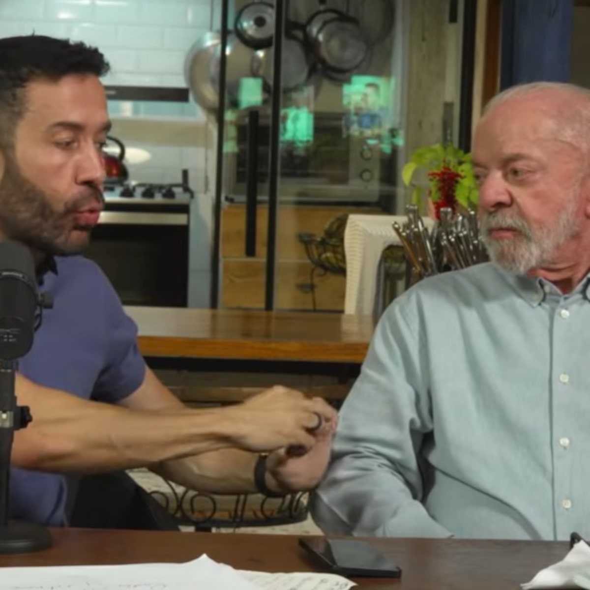 Janones coloca 5% da população brasileira em um canal de WhatsApp e reelege Lula