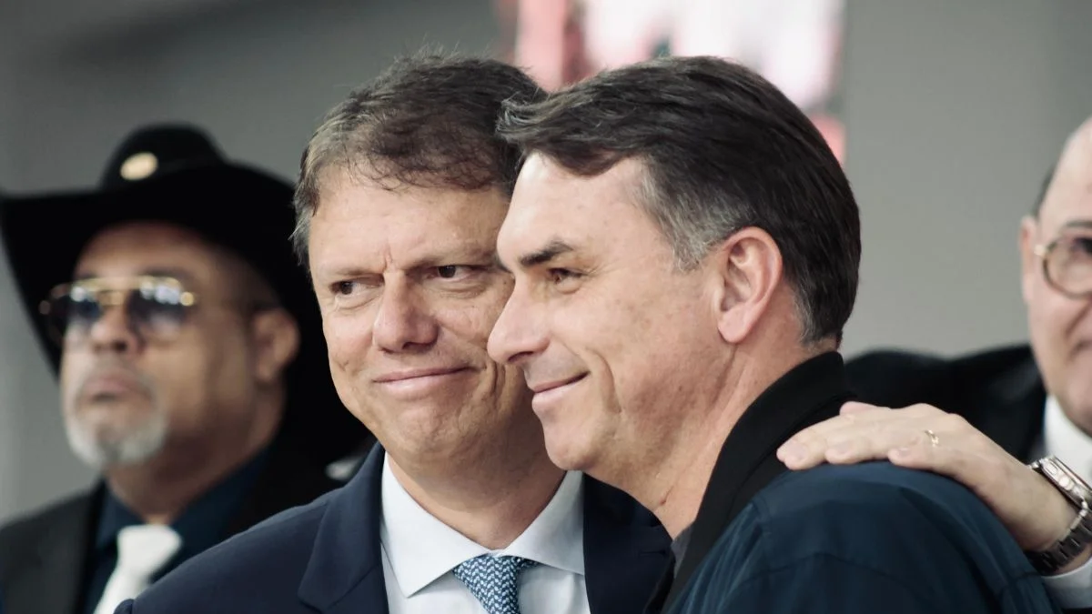 Tarcísio diz que trabalharia "sem sabotagem do governo federal" com Flávio