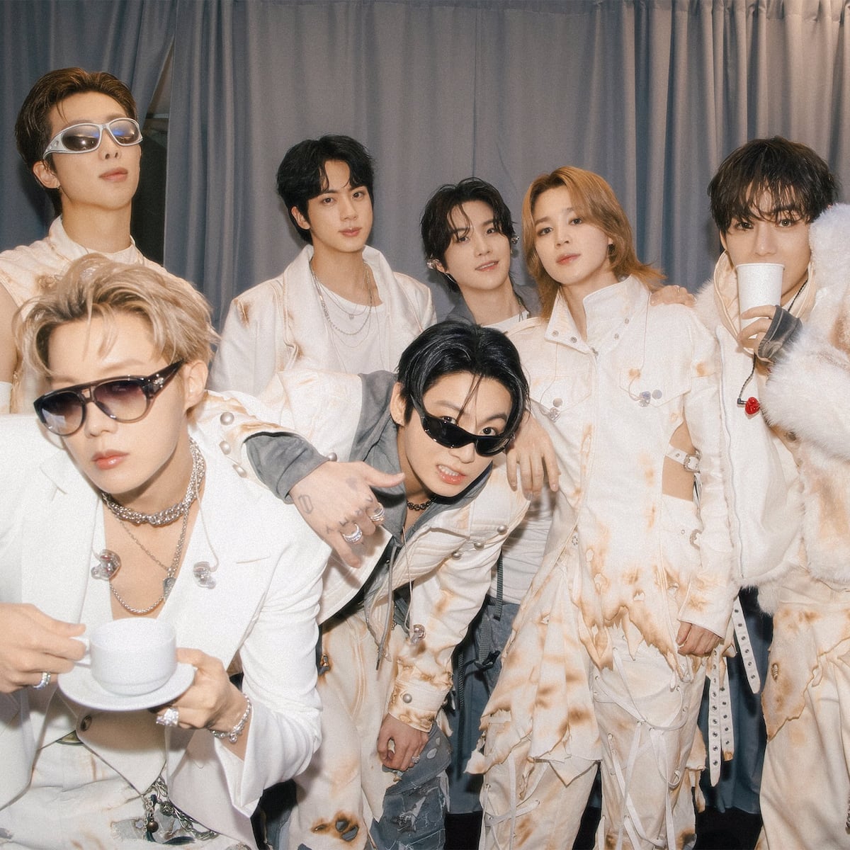 O BTS chegou ao Chile após seus shows no Peru: "Aqui estamos, Chile", escreveu o J-Hope.