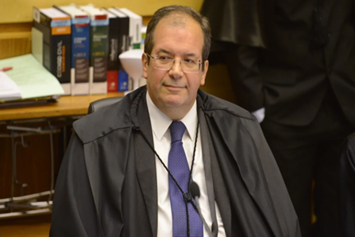 Foto colorida do ministro Ricardo Villas Bôas Cueva do STJ