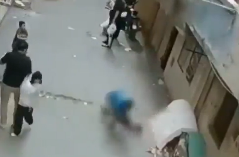 Homem salva criança que caiu de prédio segundos antes de atingir o chão; veja o vídeo