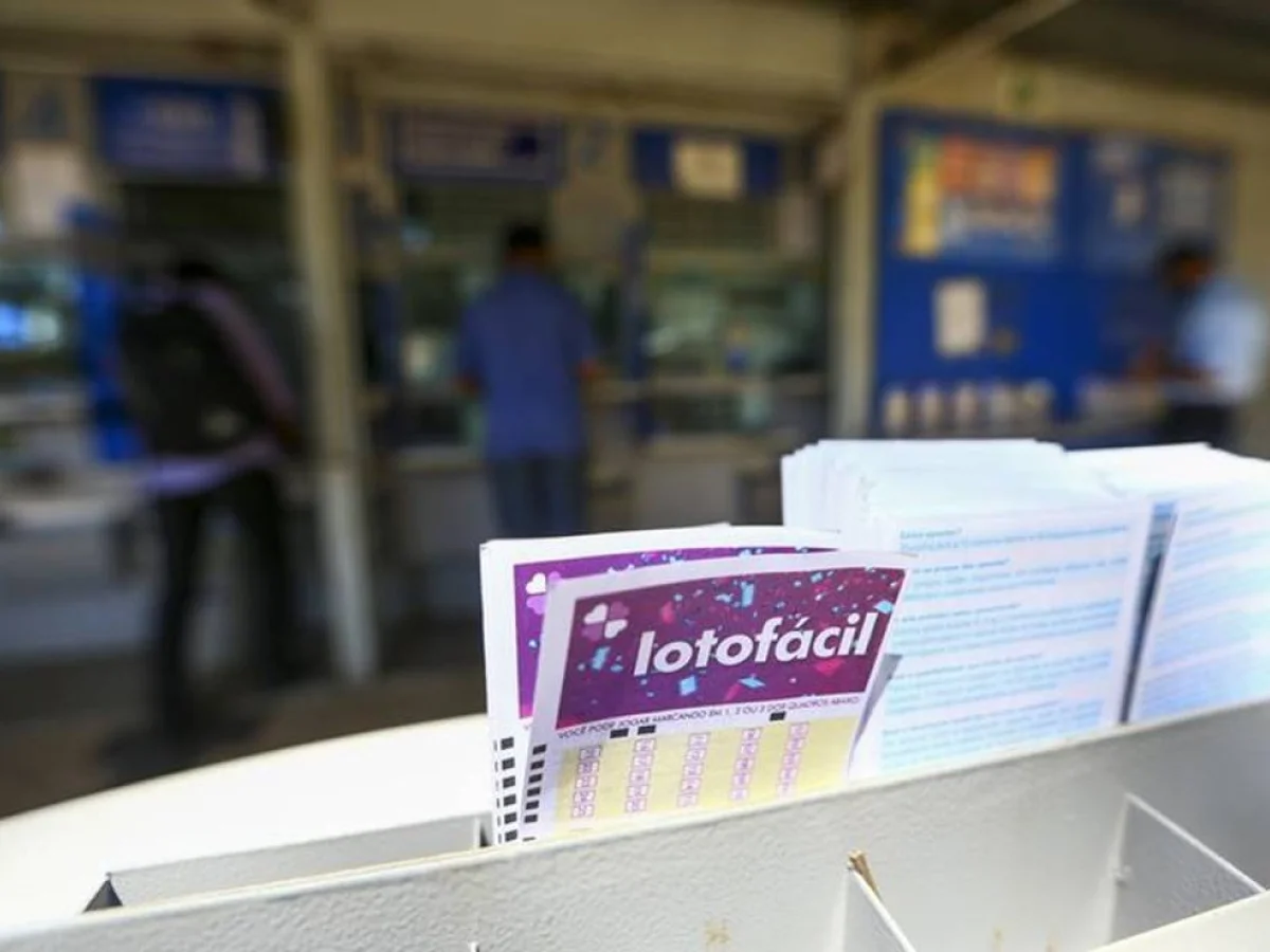 Aposta simples leva sozinha R$ 1,8 milhão da Lotofácil 3796. Veja resultado