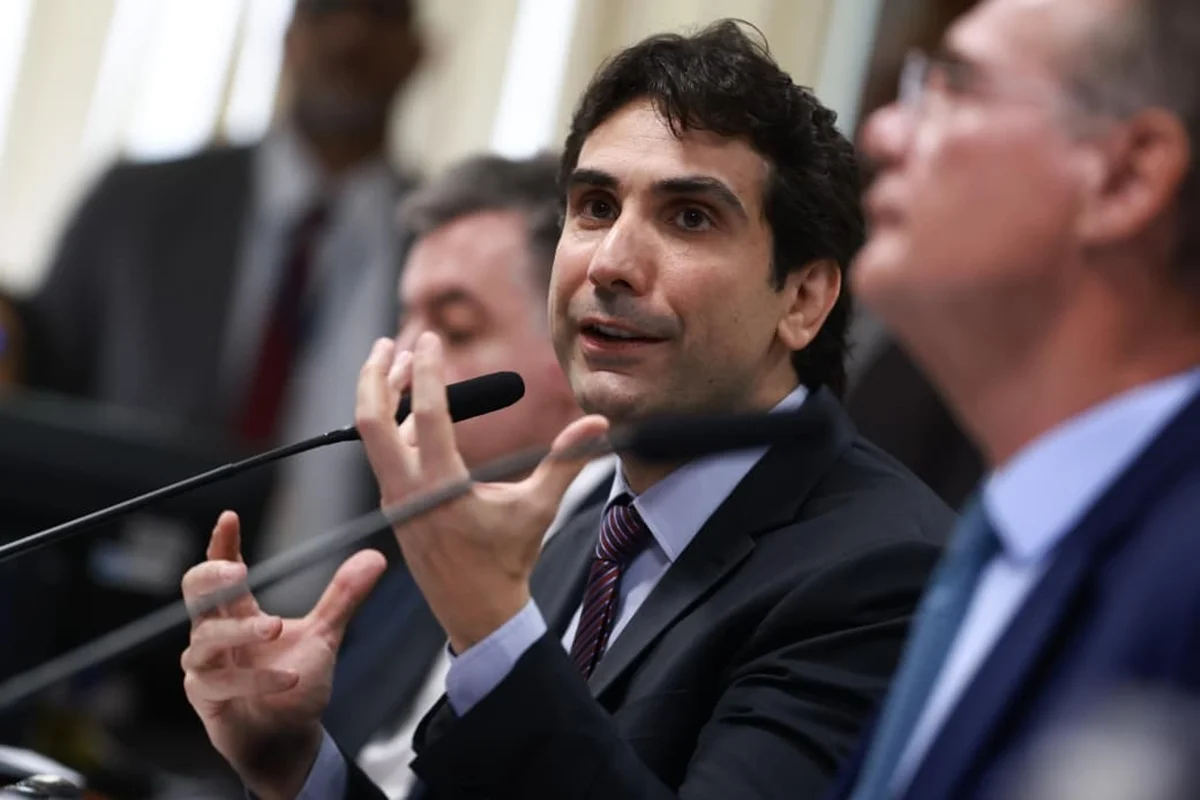 Gabriel Galípolo depõe à Polícia Federal como testemunha no Caso Master