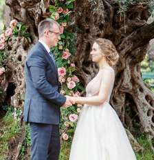 Descubra como fazer casamento em lugares inusitados como a Disney, Castelo de Edimburgo e o Museu de História Natural de Londres Foto: Canva Equipes/Eugenia Remark de Pexels / Bons Fluidos