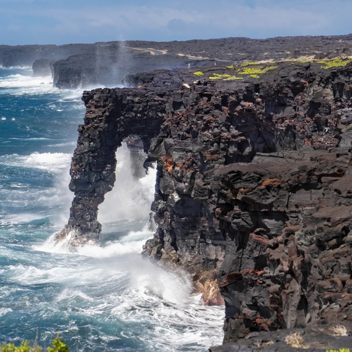 Famoso arco de larvas de 500 anos do Havaí desaba após tempestade