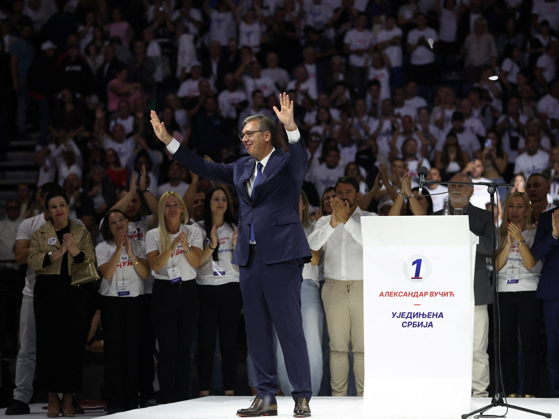 O líder populista sérvio Vucic lança campanha para primeiro-ministro