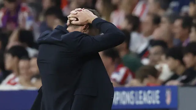 Imagem da matéria: Manchester United observa a Jarrad Branthwaite e Adrien Truffert no meio da questão de Martinez