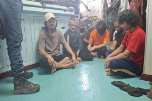 Final Pakistani survivors of Somali pirate hijacking to return home after five-month captivity