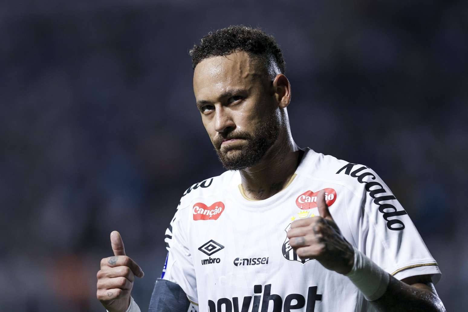 Imagem da matéria: Neymar será denunciado ao STJD após expulsão contra o Bahia e pode pegar até seis jogos de suspensão