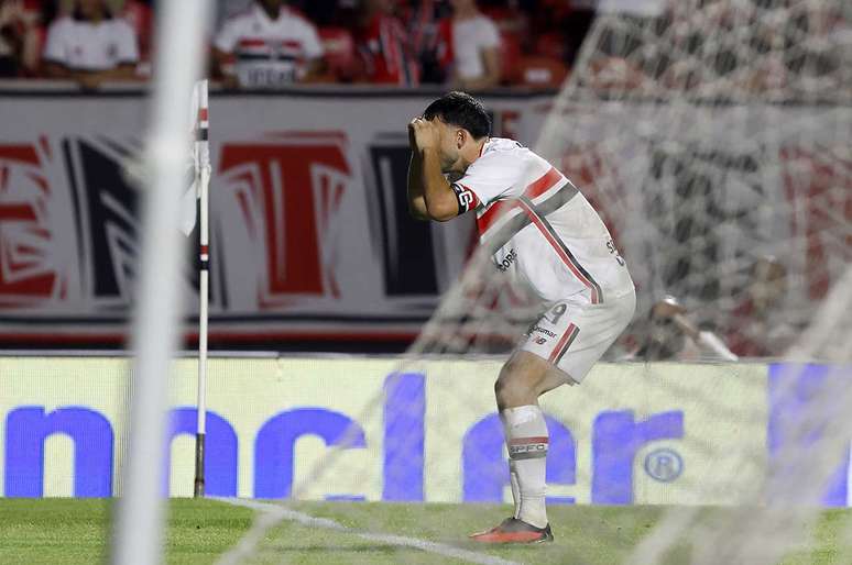 Dorival destaca peso dos veteranos e força da torcida do São Paulo