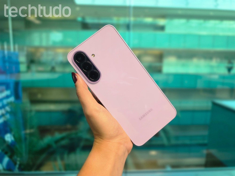 Galaxy A37 lavanda — Foto: Julia Rabaça/TechTudo