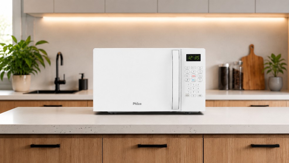 Como limpar o micro-ondas por dentro e tirar o cheiro de comida