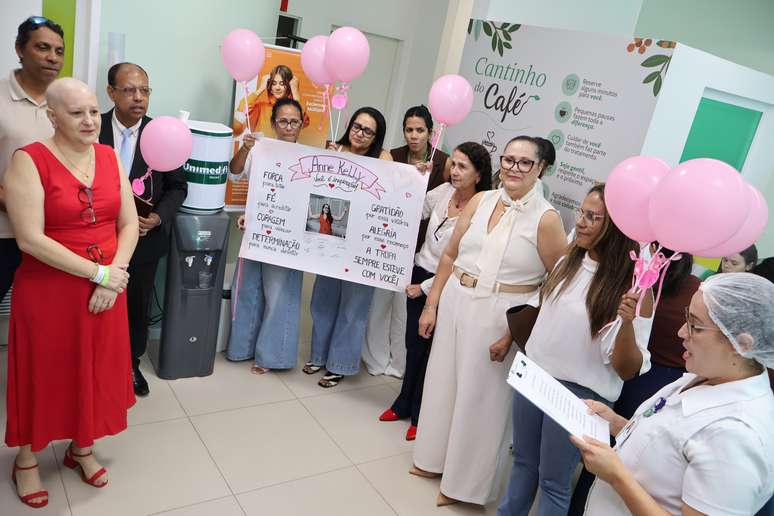 No Dia do Professor, educadora celebra fim de etapa de tratamento de câncer de mama e sonha com o retorno à educação: 'Eu sobrevivi'
