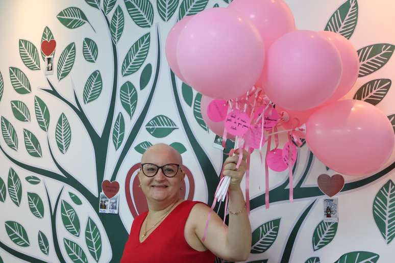 No Dia do Professor, educadora celebra fim de etapa de tratamento de câncer de mama e sonha com o retorno à educação: 'Eu sobrevivi'