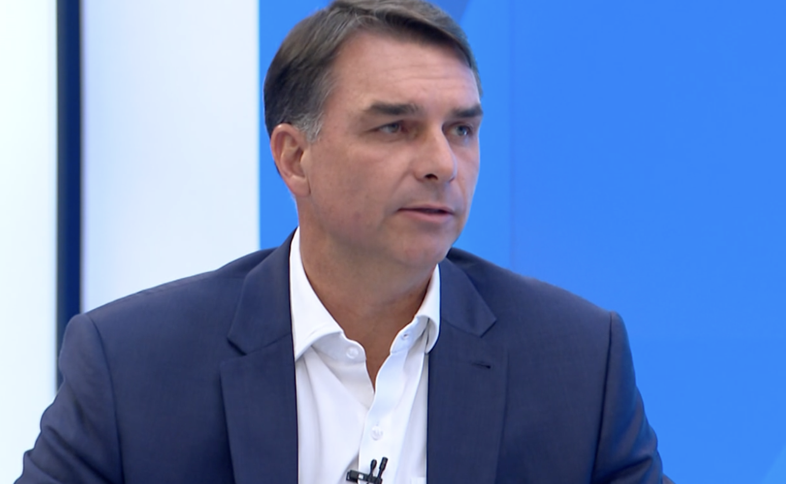 Fl&aacute;vio Bolsonaro durante sabatina da Globo