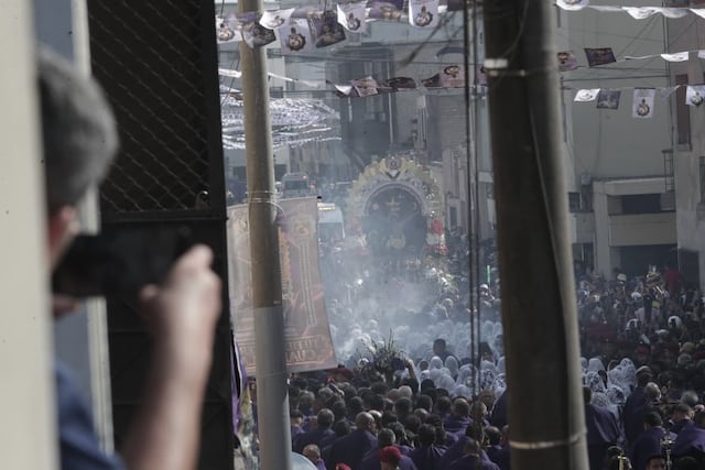 La primera salida de la santa imagen del Señor de los Milagros este 2026 se realizó el sábado 3 de octubre. Foto: Julio Reaño/@photo.gec