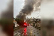 Incêndio atinge depósito de recicláveis e assusta moradores em BH