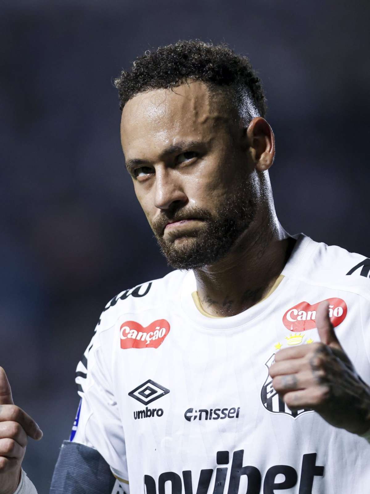 Neymar será denunciado ao STJD após expulsão contra o Bahia e pode pegar até seis jogos de suspensão