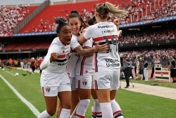 Brasileirão Feminino: após empate no jogo de volta, São Paulo leva o título