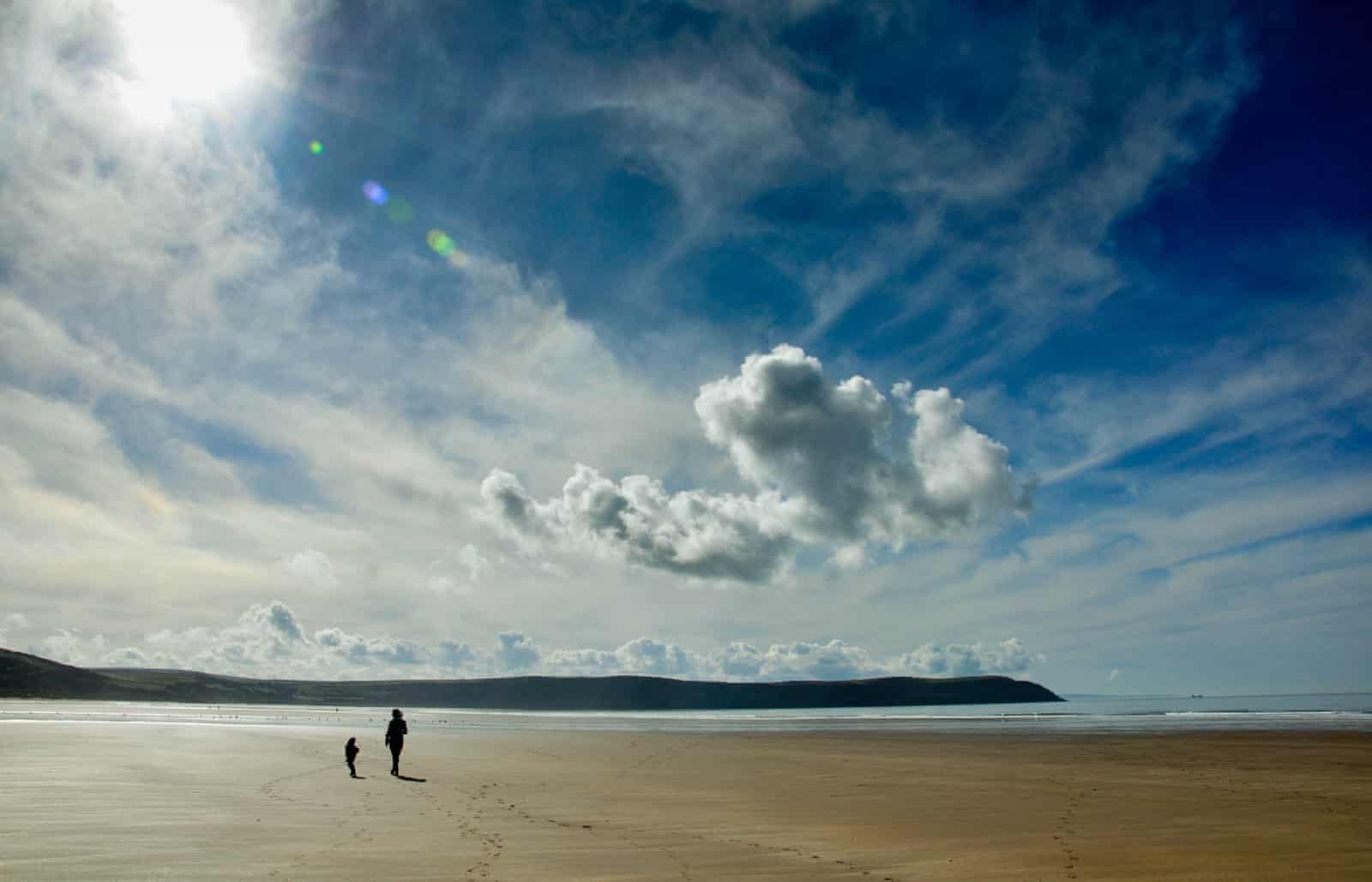 'Um refúgio de luz suave, sol quente e praias de areia': os destinos favoritos do outono dos leitores