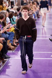 Miu Miu revela parceria com Wrangler e apresenta jeans vintage em Paris